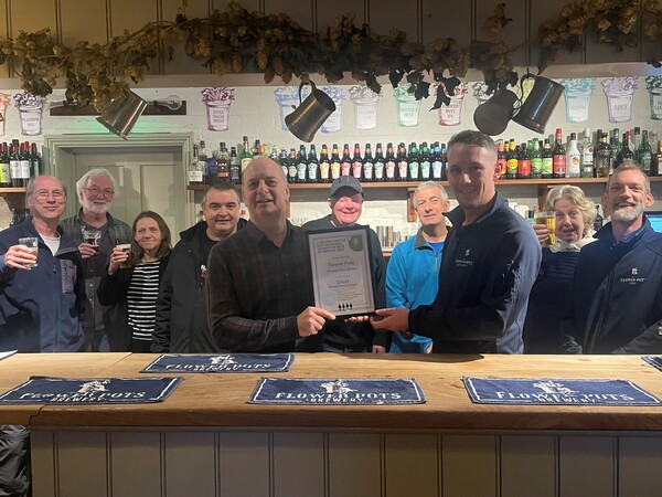 photo of Flower Pots pub receiving an award